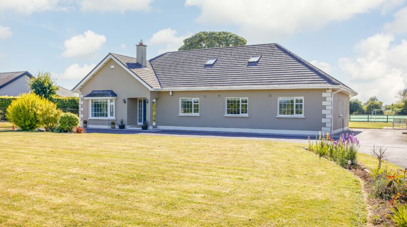 A gorgeous 4 bedroom dormer bungalow on a private site.